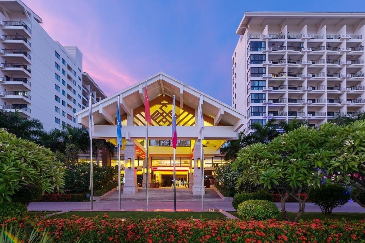 Отель Yuhai International Resort & Suites 4*